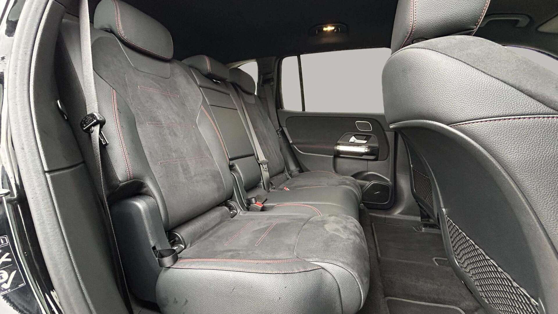 Sort Mercedes EQB 250+ fra 2025