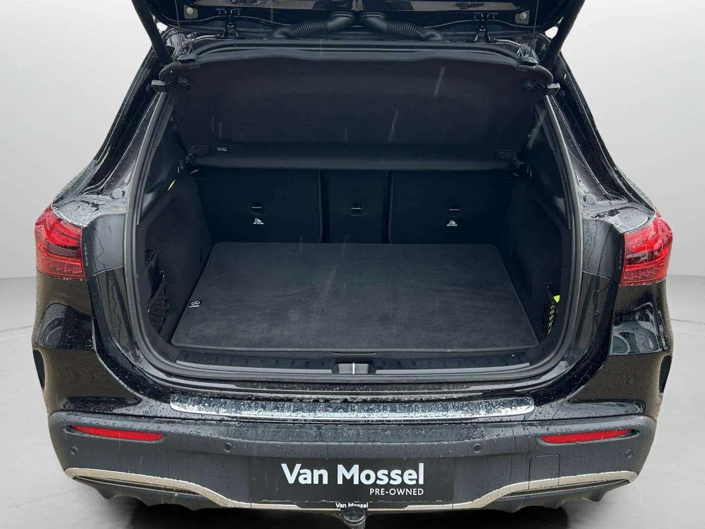 Sort Mercedes EQA250+ fra 2025