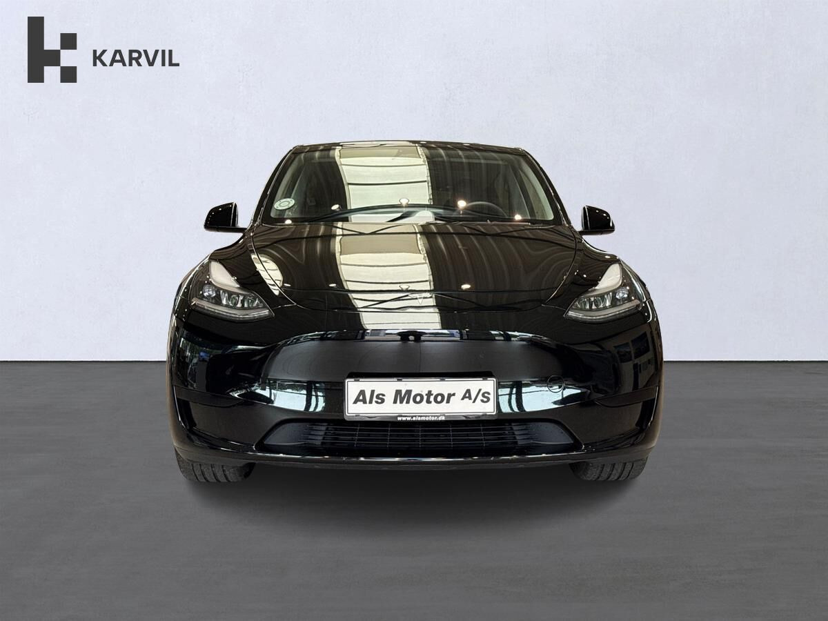 Sort Tesla Model Y fra 2024