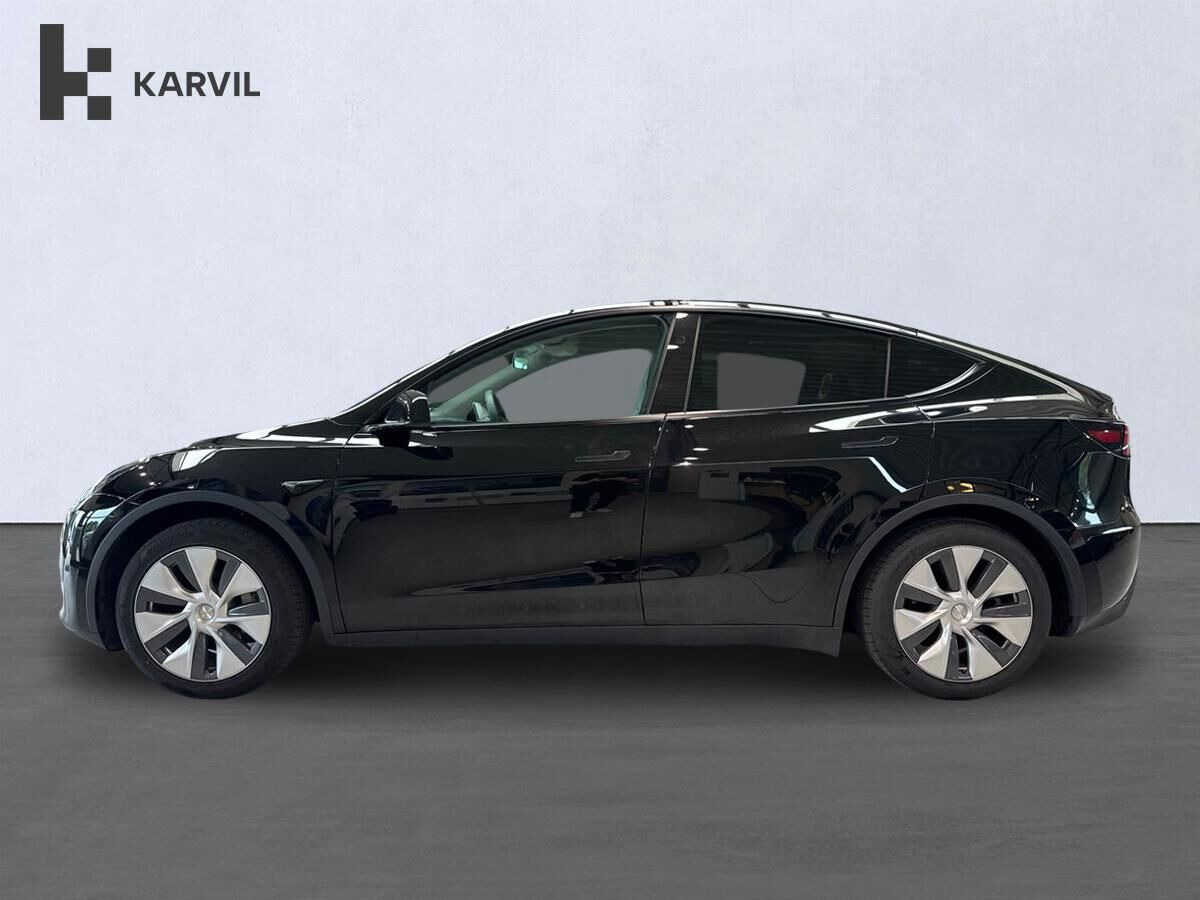 Sort Tesla Model Y fra 2024
