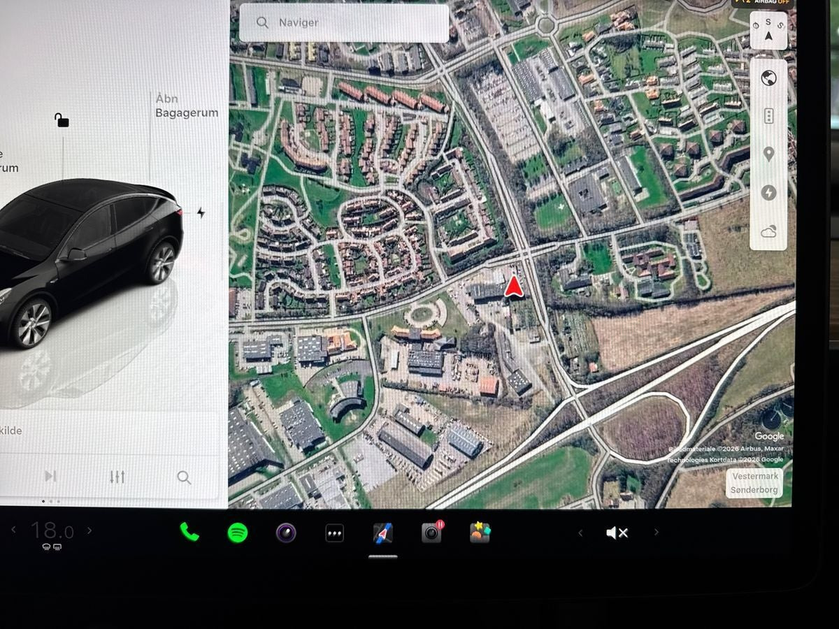Sort Tesla Model Y fra 2024