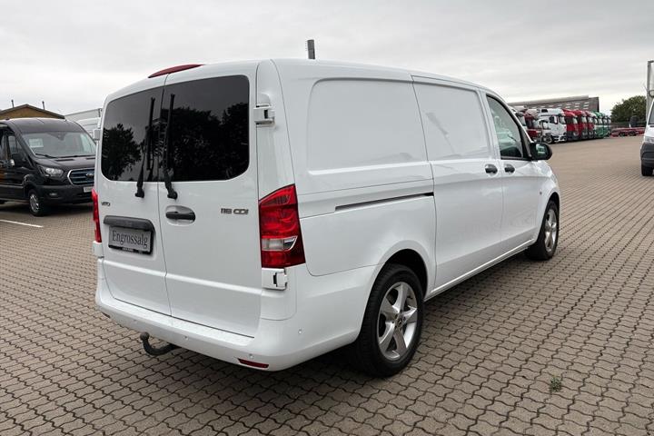 Hvid Mercedes Vito 116 fra 2021