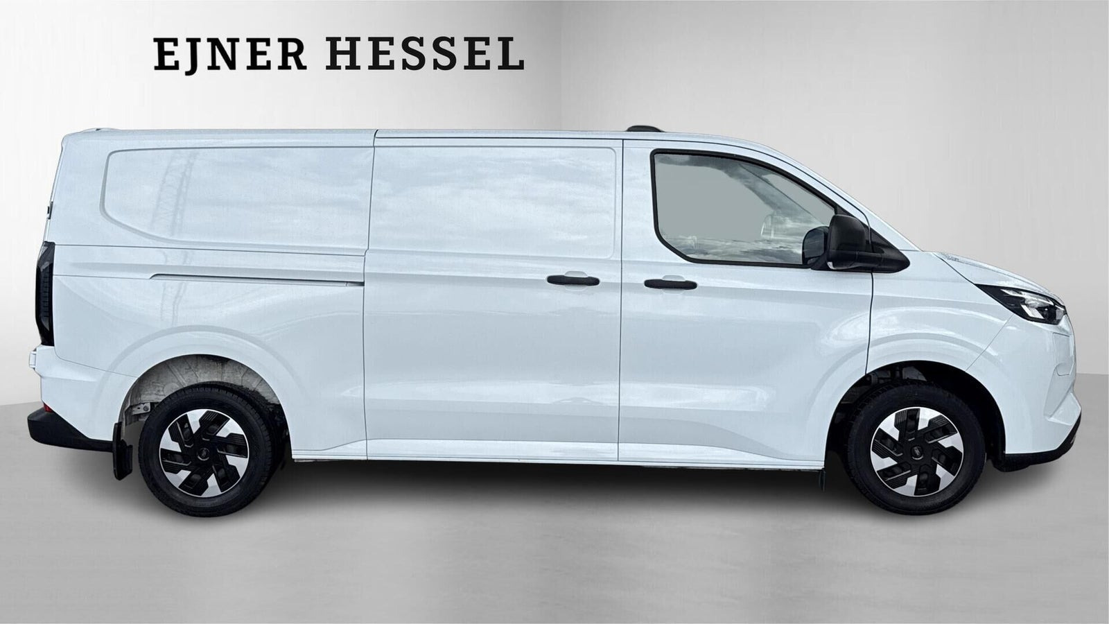 Hvid Ford Transit Custom 320 L2 fra 2024