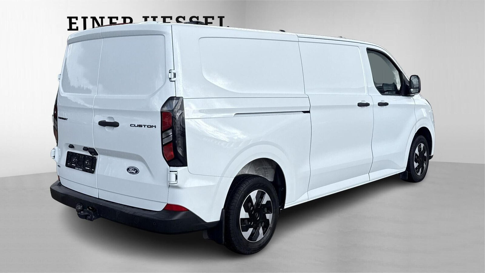 Hvid Ford Transit Custom 320 L2 fra 2024