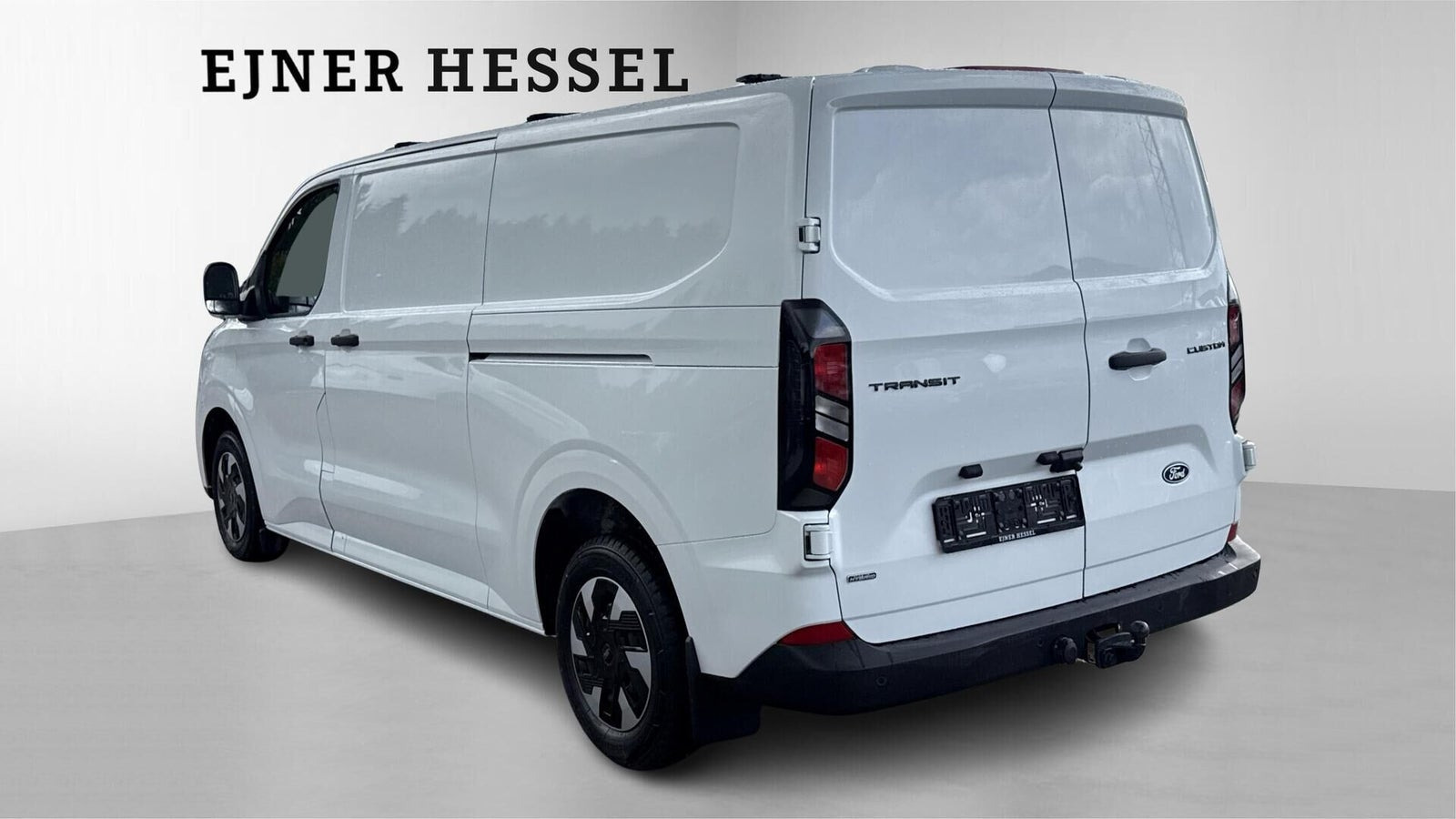 Hvid Ford Transit Custom 320 L2 fra 2024