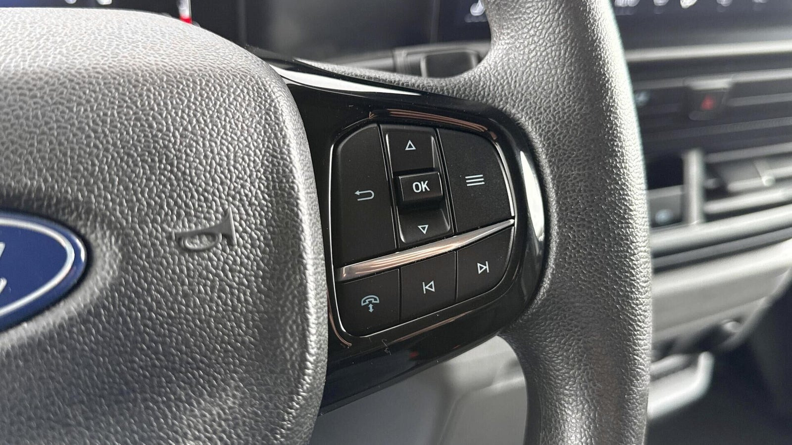 Hvid Ford Transit Custom 320 L2 fra 2024