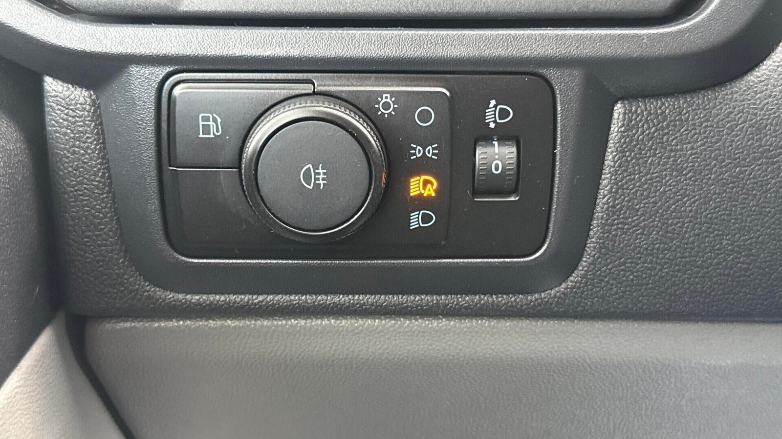 Hvid Ford Transit Custom 320 L2 fra 2024