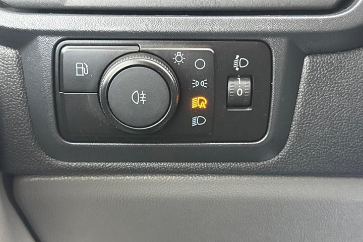 Hvid Ford Transit Custom 320 L2 fra 2024
