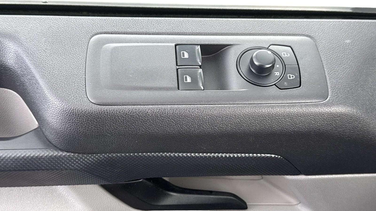 Hvid Ford Transit Custom 320 L2 fra 2024
