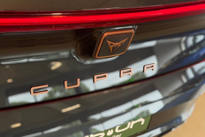Grå Cupra Born fra 2023