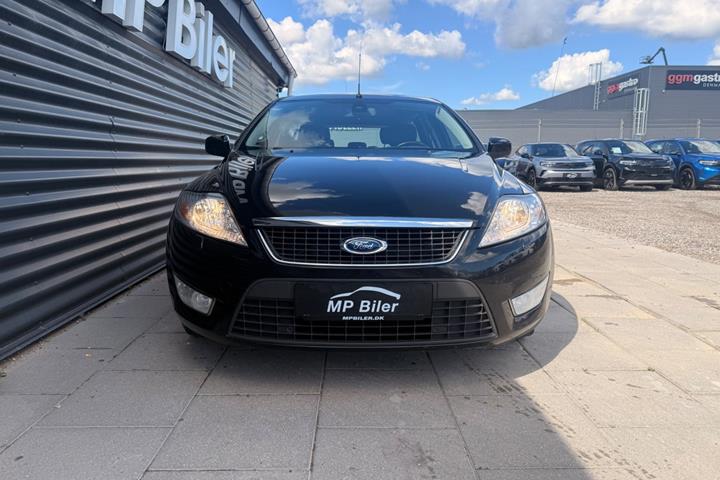 Sort Ford Mondeo fra 2011