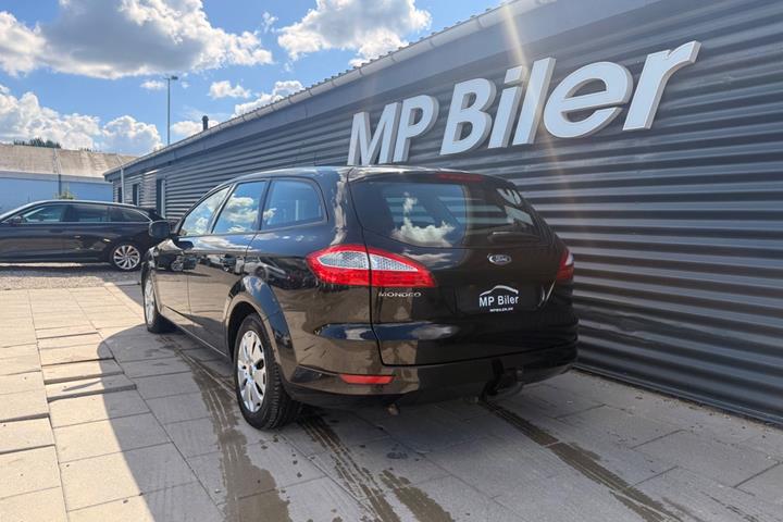Sort Ford Mondeo fra 2011
