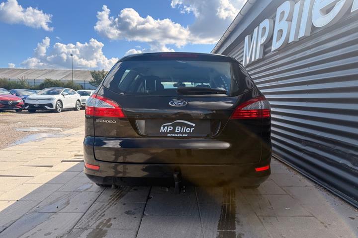 Sort Ford Mondeo fra 2011
