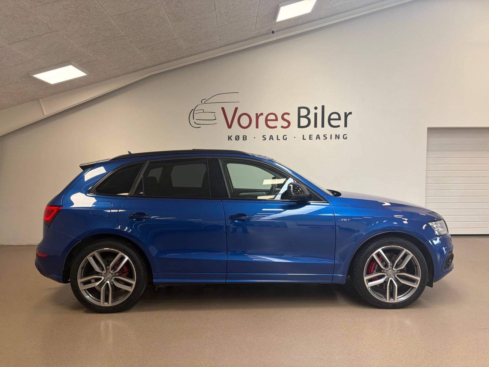 Blå Audi SQ5 fra 2016