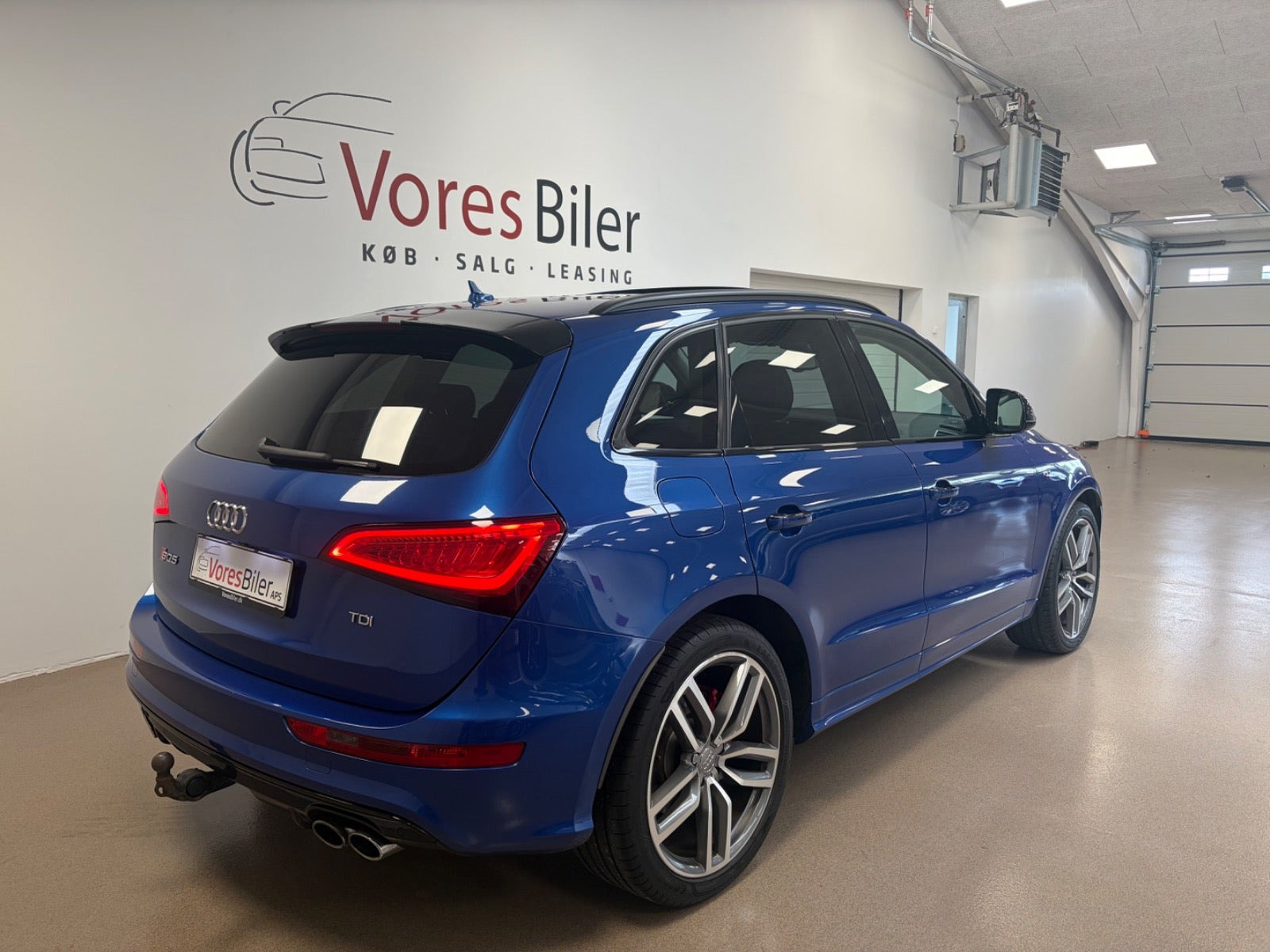 Blå Audi SQ5 fra 2016