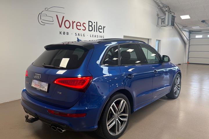 Blå Audi SQ5 fra 2016