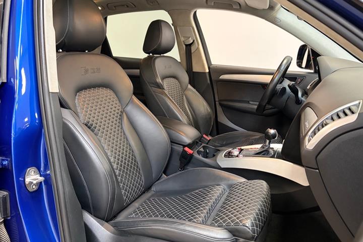 Blå Audi SQ5 fra 2016