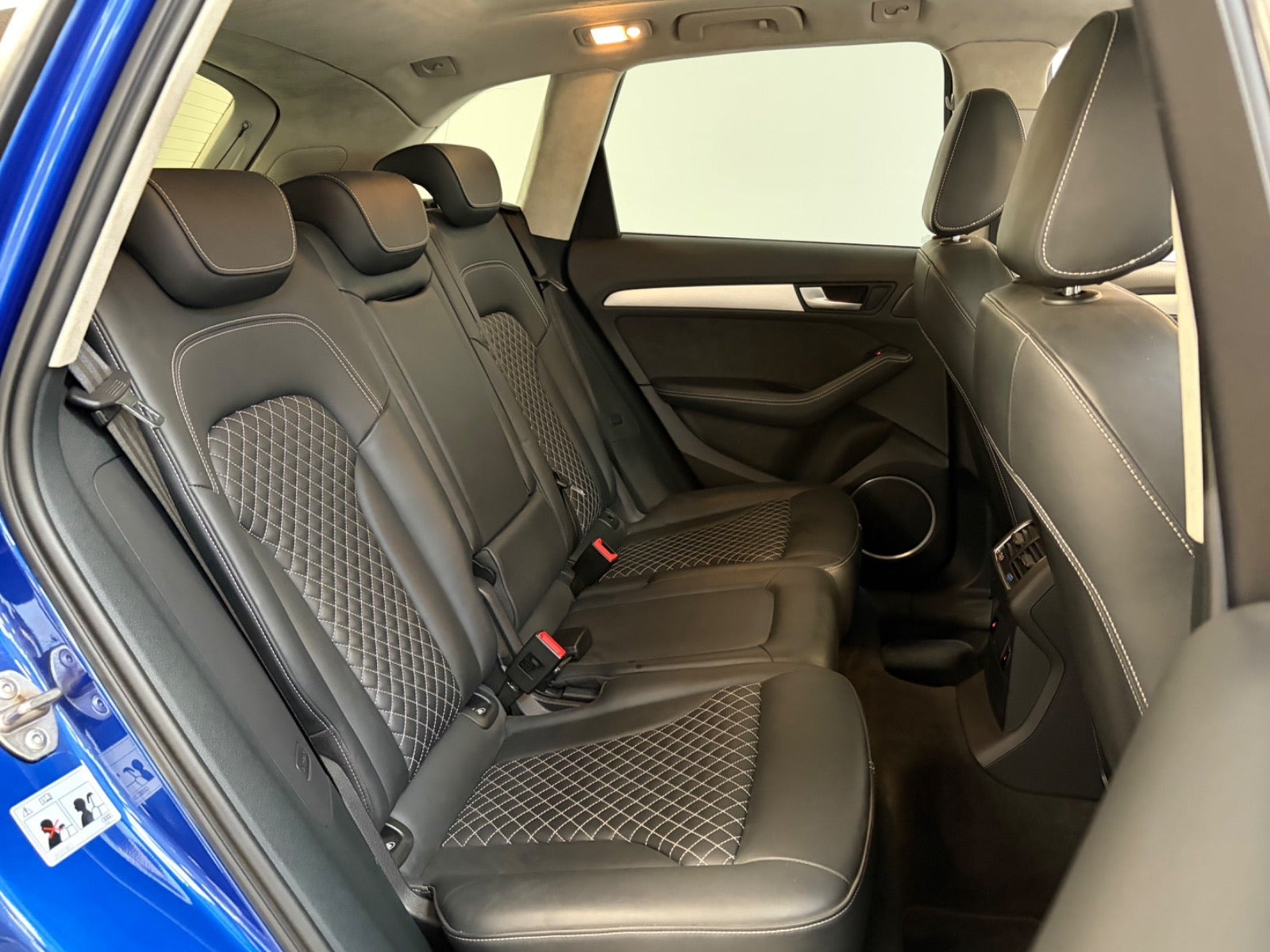 Blå Audi SQ5 fra 2016