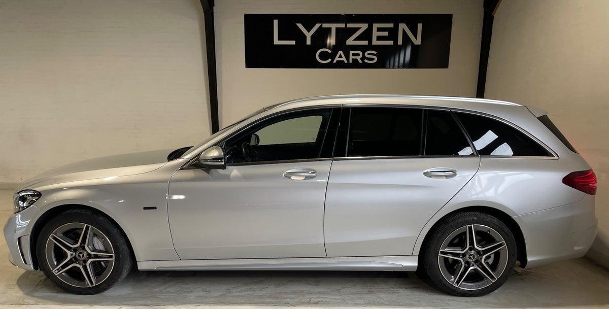 Sølv Mercedes C300 de fra 2020