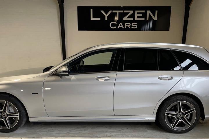 Sølv Mercedes C300 de fra 2020