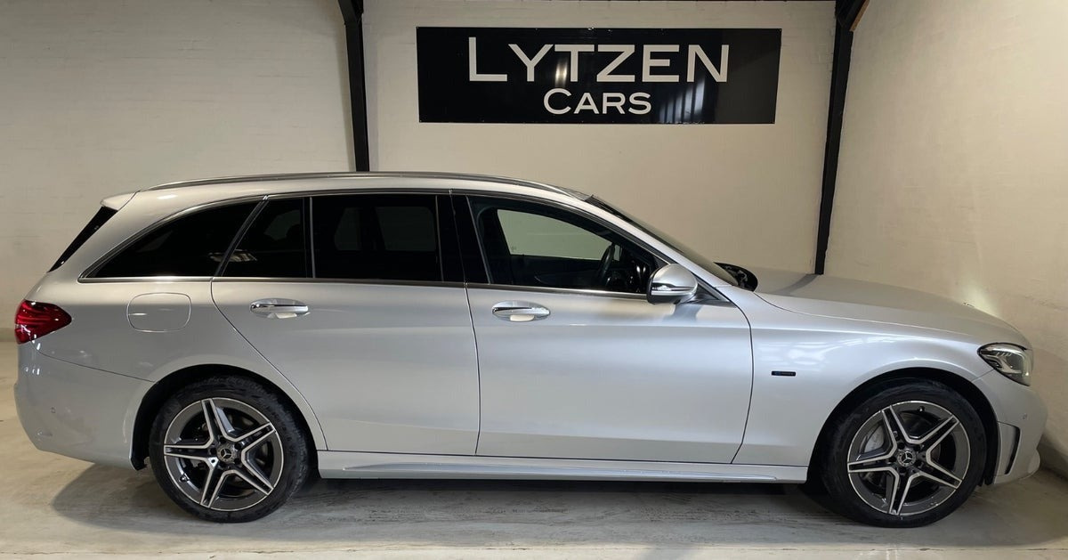 Sølv Mercedes C300 de fra 2020