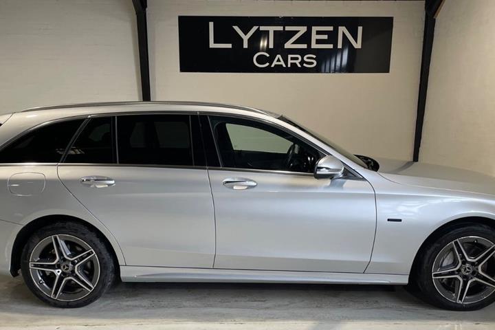 Sølv Mercedes C300 de fra 2020