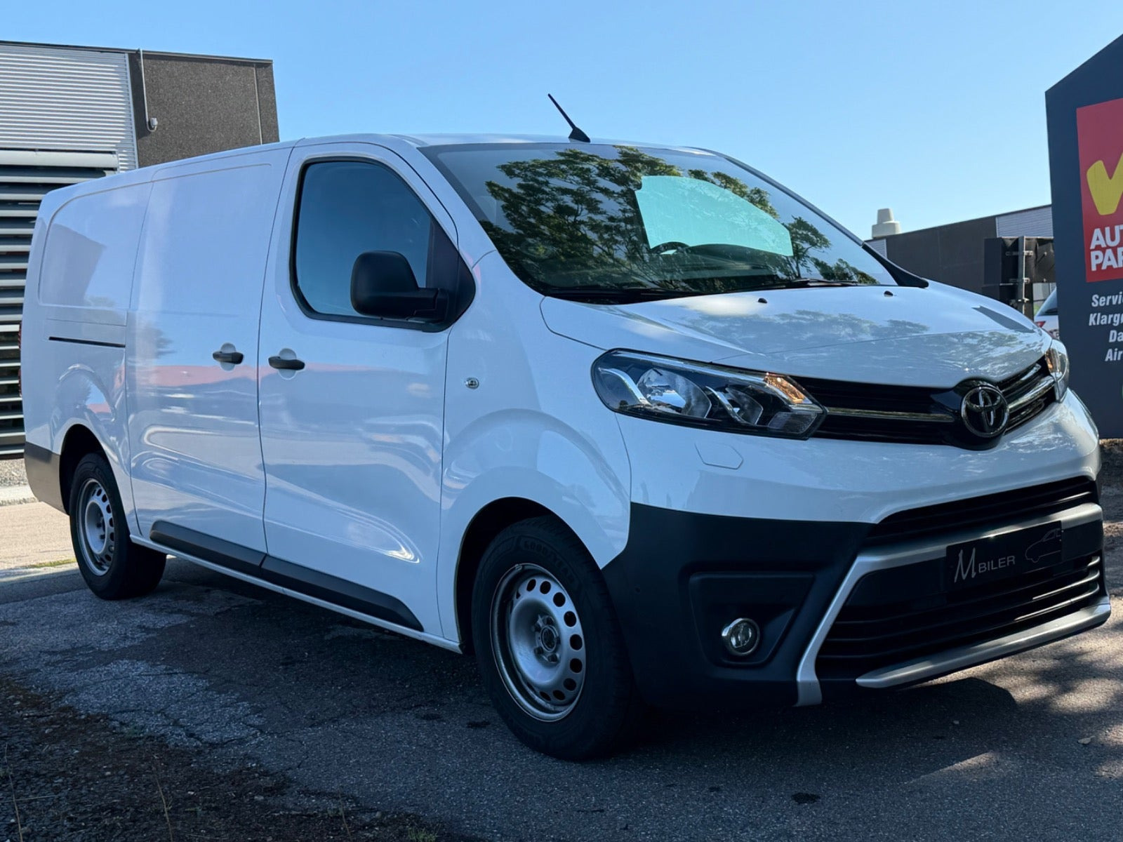 Hvid Toyota ProAce fra 2020