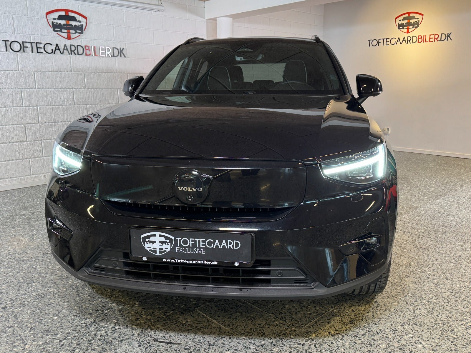 Sort Volvo EX40 fra 2025