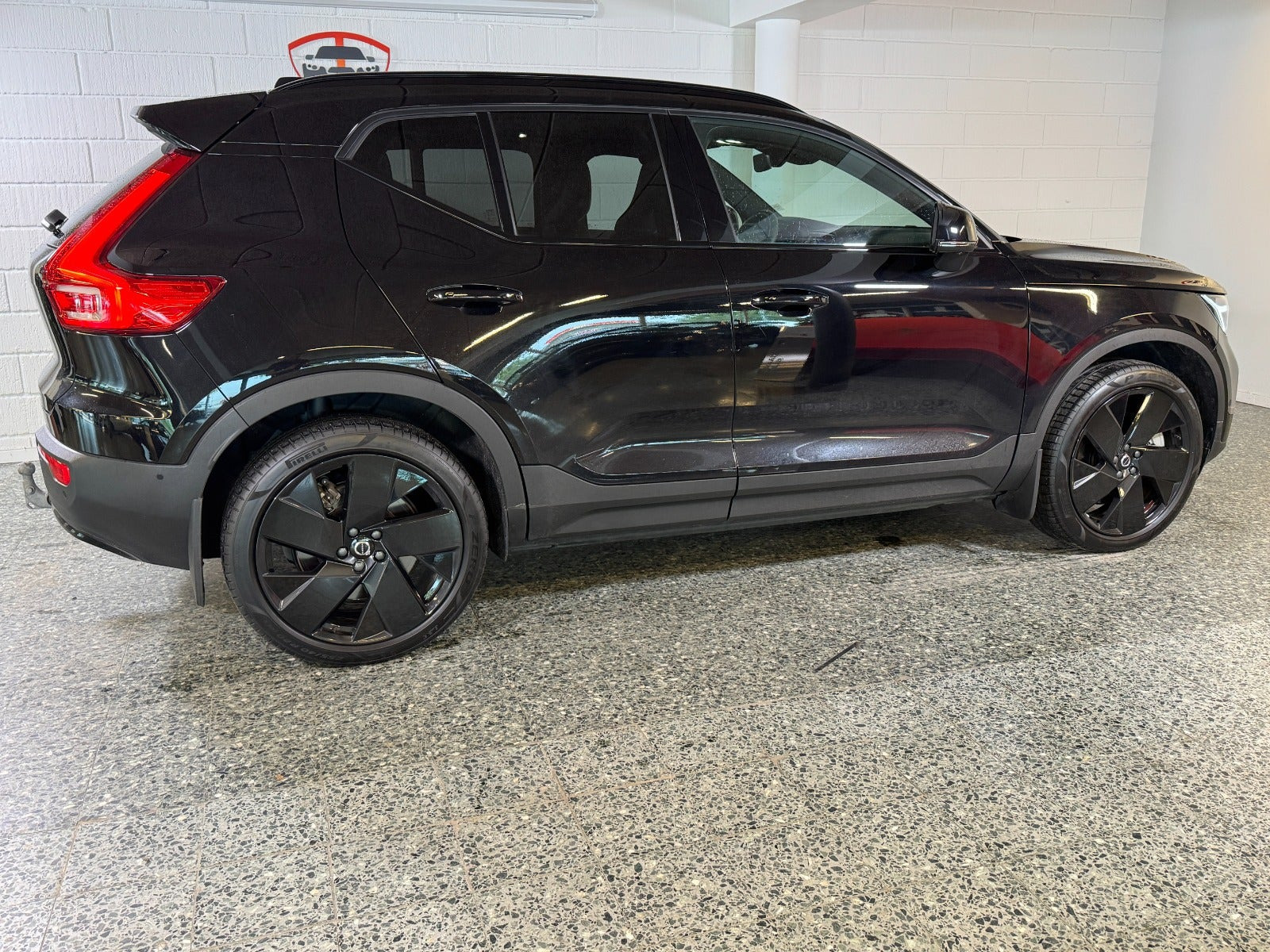 Sort Volvo EX40 fra 2025