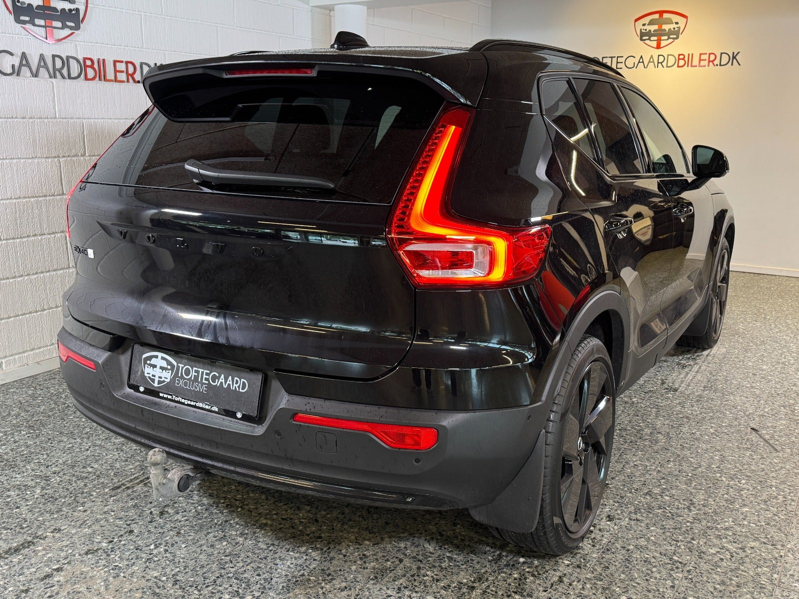 Sort Volvo EX40 fra 2025