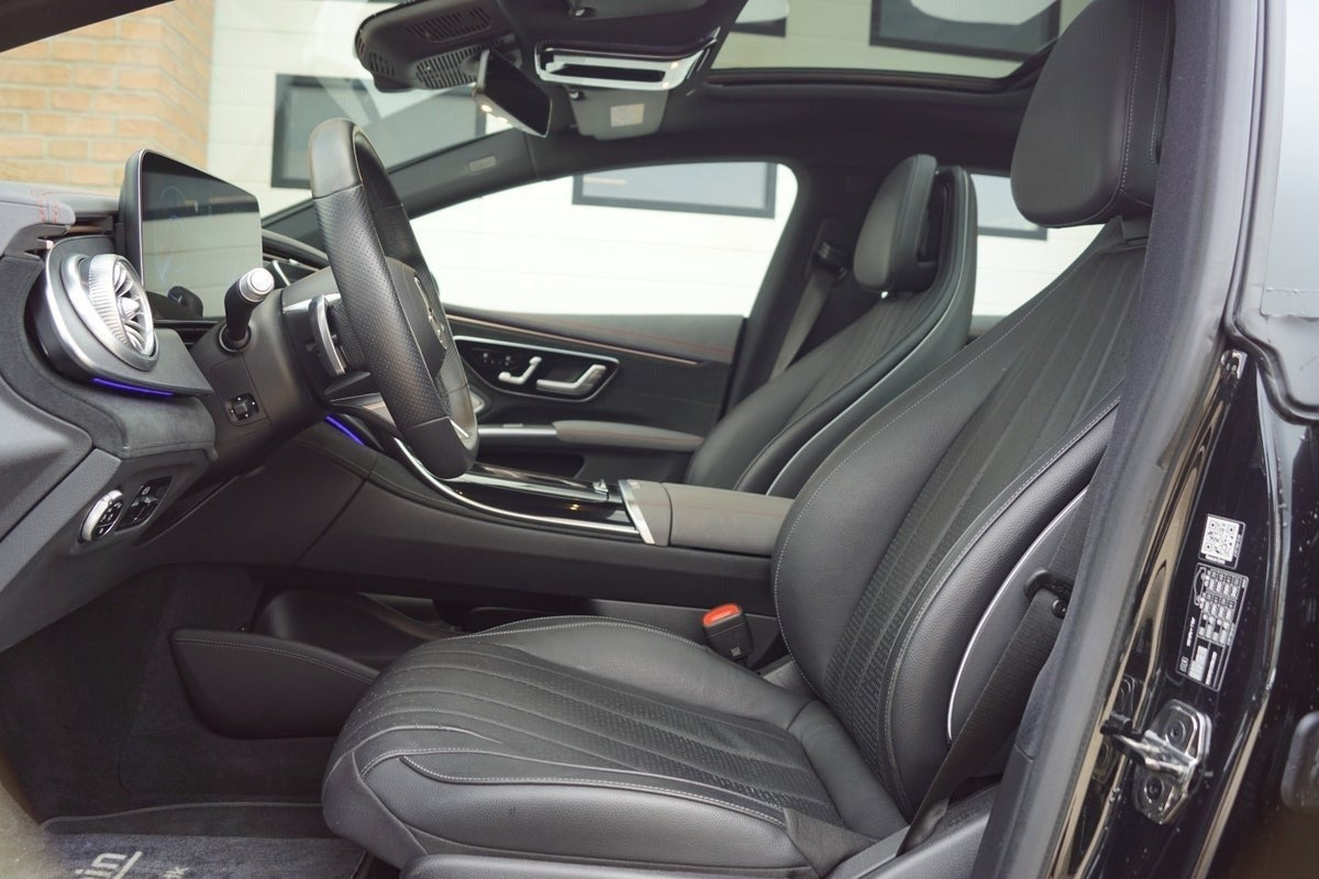 Sort Mercedes EQS450+ fra 2022