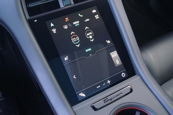 Hvid Porsche Taycan Turbo fra 2022