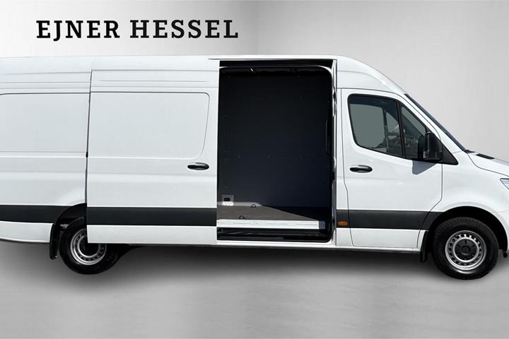 Hvid Mercedes Sprinter 317 fra 2025