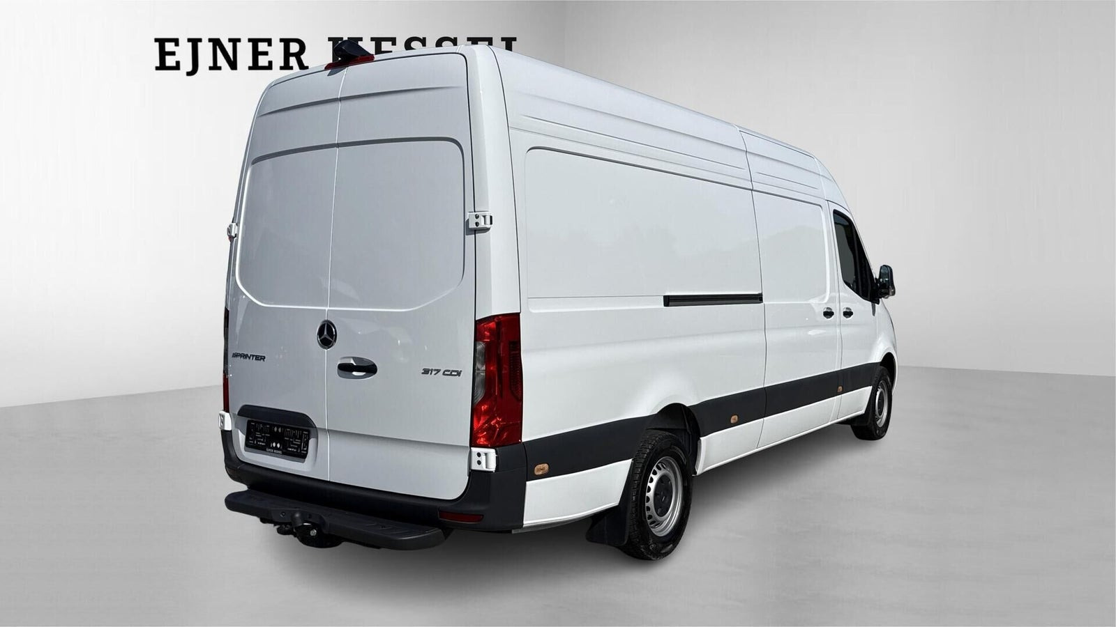 Hvid Mercedes Sprinter 317 fra 2025
