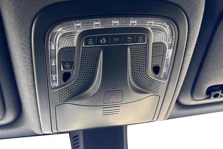 Hvid Mercedes Sprinter 317 fra 2025