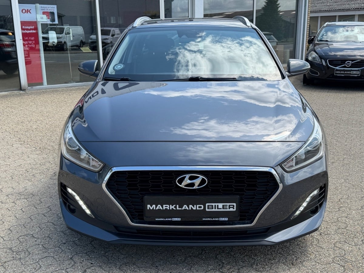 Grå Hyundai i30 fra 2020