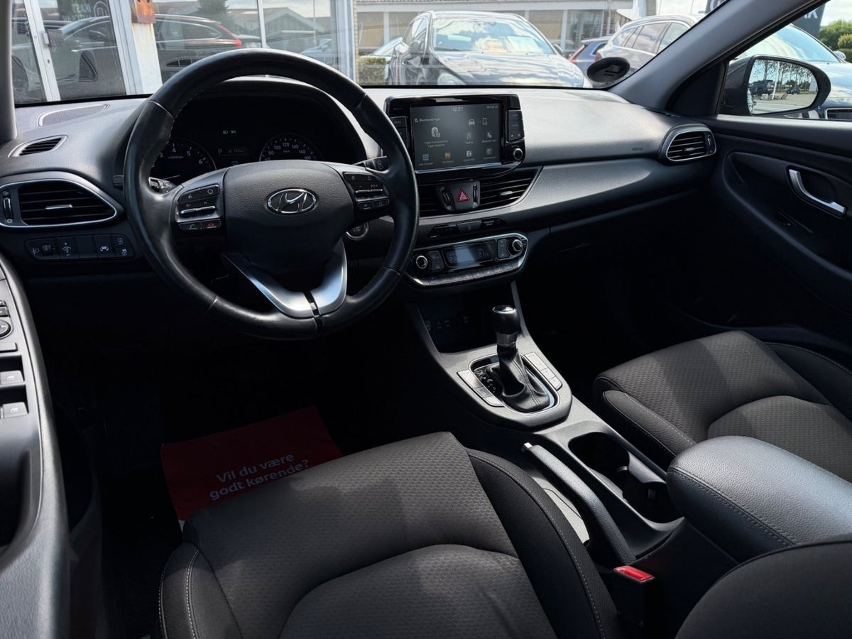 Grå Hyundai i30 fra 2020