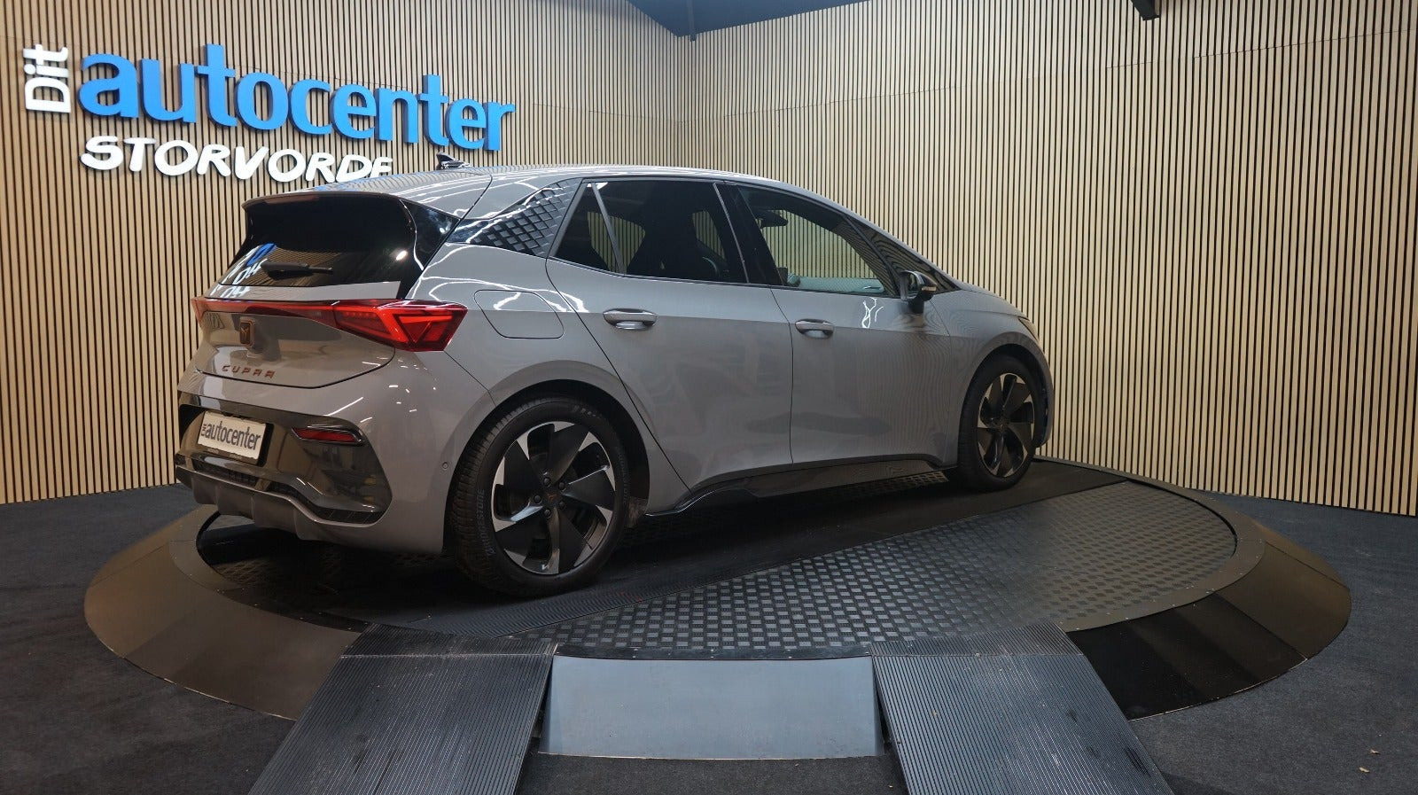 Grå Cupra Born fra 2023
