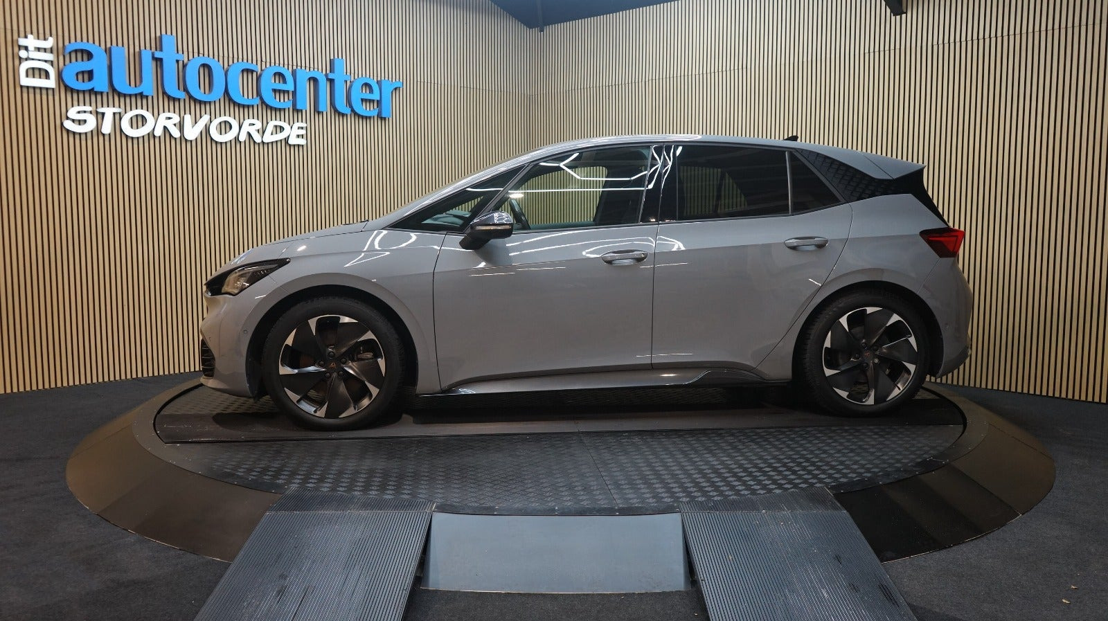 Grå Cupra Born fra 2023