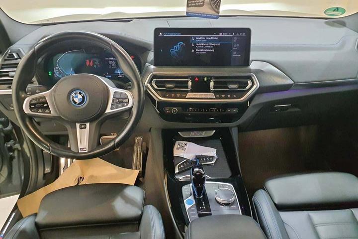 Grå BMW iX3 fra 2023