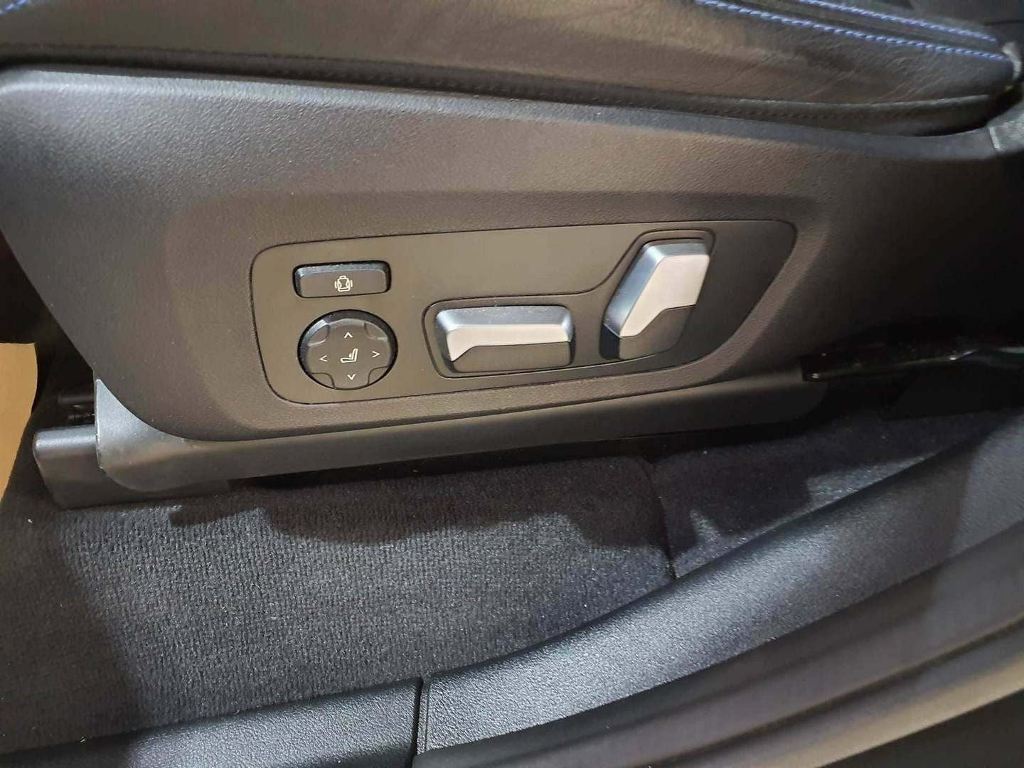Grå BMW iX3 fra 2023