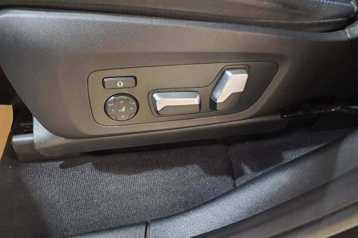 Grå BMW iX3 fra 2023