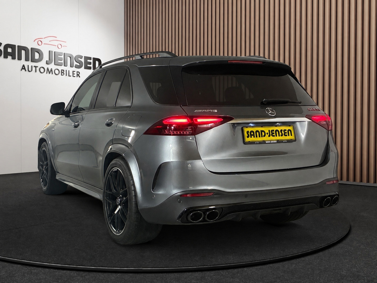 Grå Mercedes GLE53 fra 2025