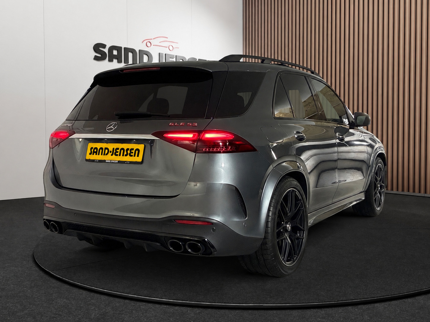 Grå Mercedes GLE53 fra 2025