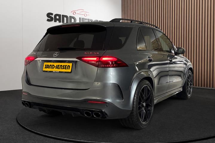 Grå Mercedes GLE53 fra 2025