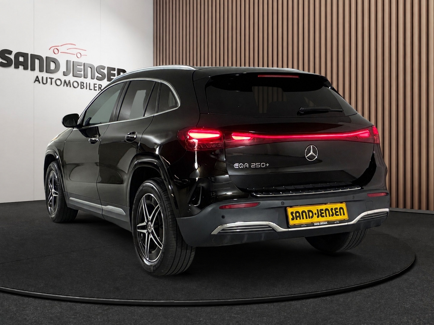 Sort Mercedes EQA250+ fra 2025
