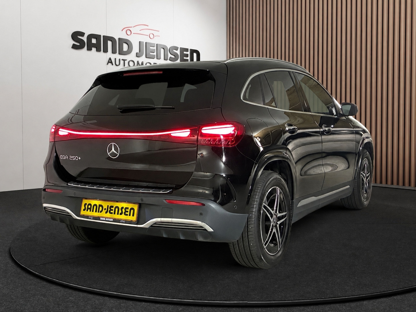 Sort Mercedes EQA250+ fra 2025
