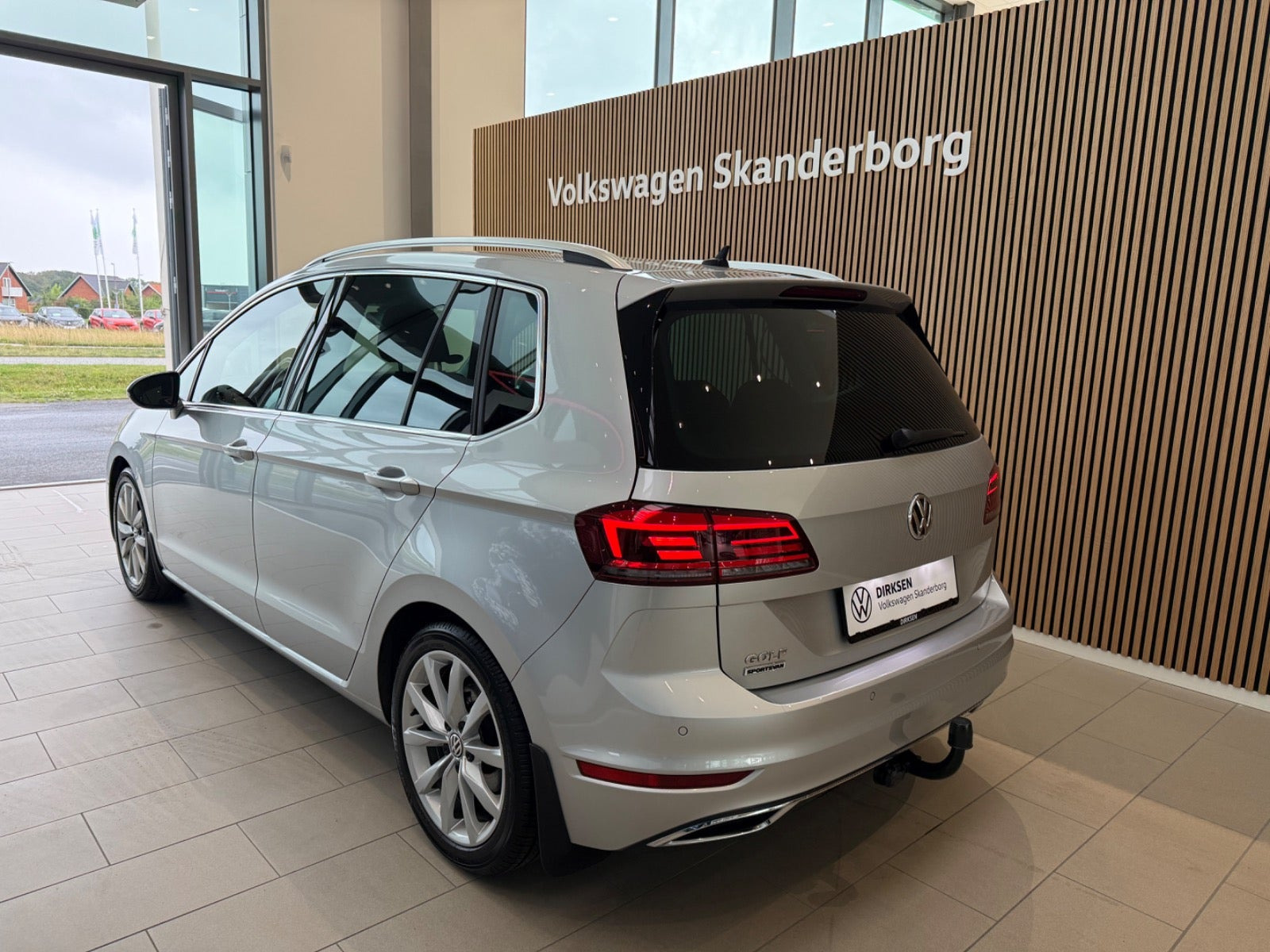 Sølv VW Golf Sportsvan fra 2019