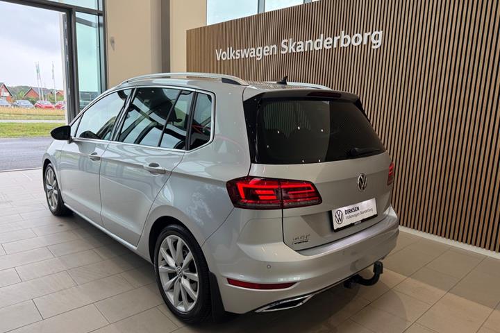 Sølv VW Golf Sportsvan fra 2019