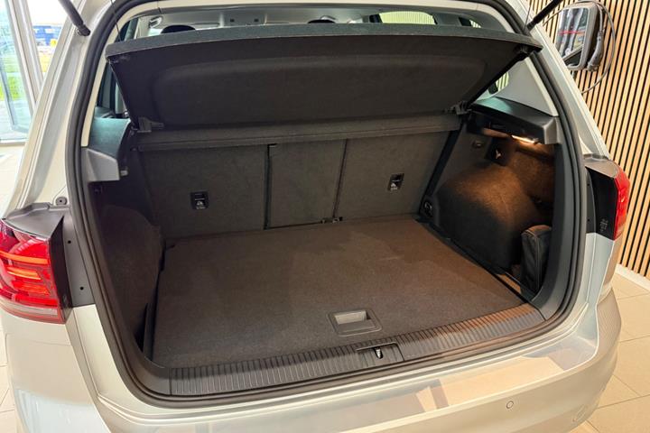 Sølv VW Golf Sportsvan fra 2019